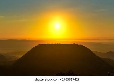 Beauty Sunrise Table Top Mountain Toowoomba Stock Photo 1765817429 ...