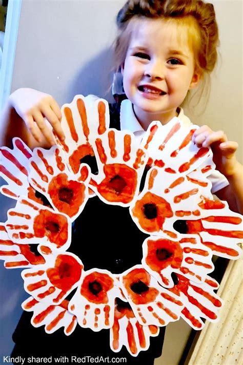 Easy Easy Handprint Poppy Wreath for Remembrance Day for Remebrance Day - Red Ted Art ...