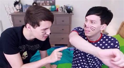 dan touched phil's wenis (skin on your elbow) | Dan and phil ...