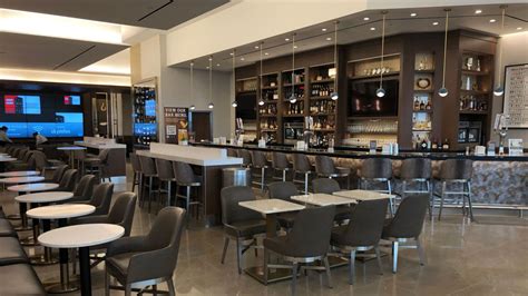 A look inside Delta’s huge Sky Club lounge at New York’s LaGuardia airport | CNN Underscored