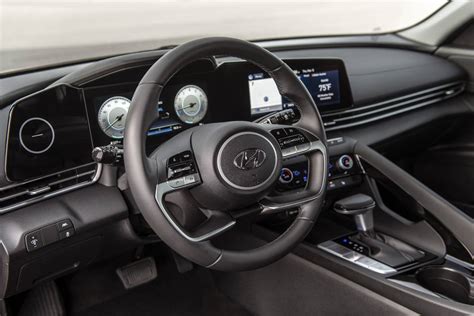 What Is That Round Thing On the 2021 Hyundai Elantra’s Dashboard? | Cars.com