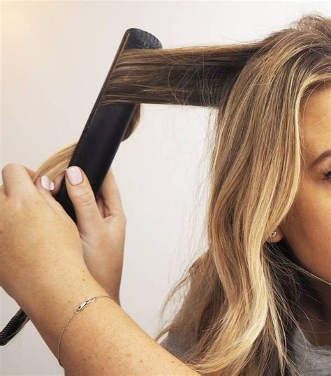 How to Curl Hair with a Straightener, According to a Stylist | Curl ...