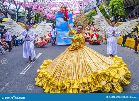 Sinulog Festival Costume : 2019 Sinulog Festival Editorial Image Image ...