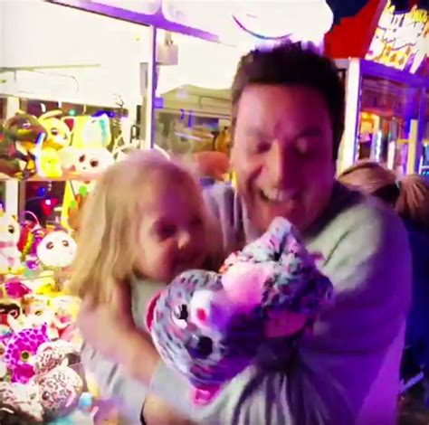 Jimmy Fallon Wins His Daughter a Prize in a Claw Machine: Video