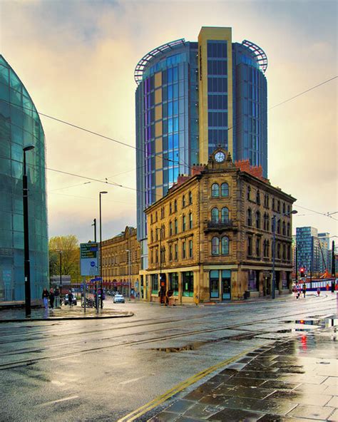 Hotel Indigo, The Former City Buildings © David Dixon cc-by-sa/2.0 :: Geograph Britain and Ireland