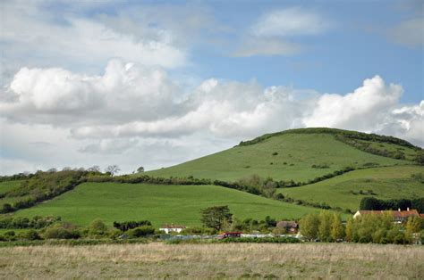 Brent Knoll © Mick Lobb cc-by-sa/2.0 :: Geograph Britain and Ireland