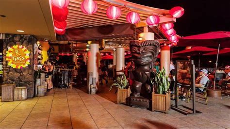 Nightlife In Honolulu: Best Bars, Nightclubs, And More: TripHobo