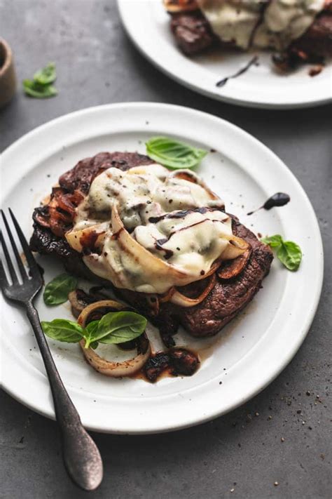 Steak with Mushrooms and Onions - Creme De La Crumb