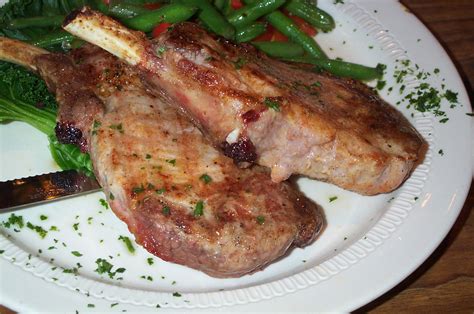 File:Pork chops served.jpg - 維基百科，自由的百科全書