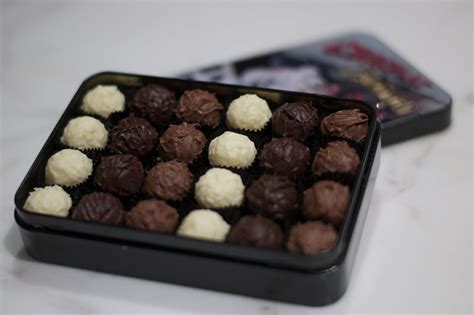 Best Swiss chocolates - Sprungli - Switzerland | Swiss chocolate, Chocolate, Food