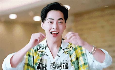 ซิ่วหมิน รัก GIF - Xiumin Love Heart - Discover & Share GIFs