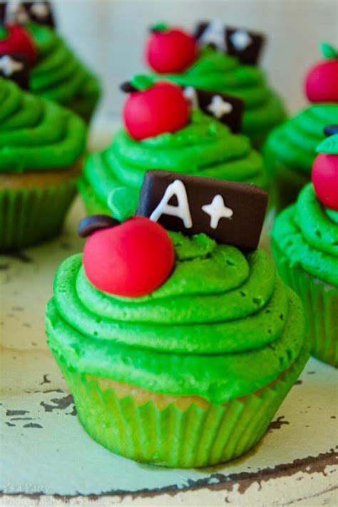 30 Awesome Graduation Party Desserts - Oh My Creative