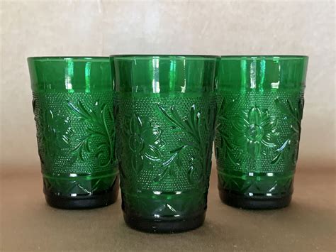 Emerald Green Juice Glasses Anchor Hocking Sandwich Glass - Etsy | Holiday glassware, Juice ...