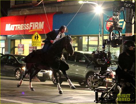 Keanu Reeves Performs This Crazy Stunt on a Horse for 'John Wick 3 ...