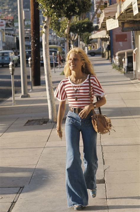 In Los Angeles, 1976 Look 80s, Look Retro, Mode Outfits, Fashion ...