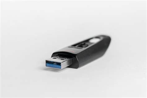 How to Format a USB Drive to FAT32 on Windows 10