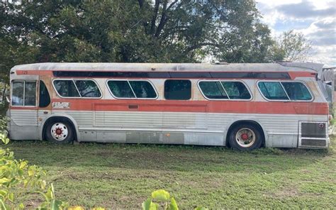 Fishbowl Coach: 1975 GMC “New Look” Bus | Barn Finds