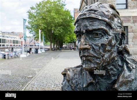 Statue john cabot bristol hi-res stock photography and images - Alamy