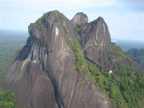 Pico da Neblina localizado no Amazonas - Brasil é considerada a montanha mais alta do Brasil com ...