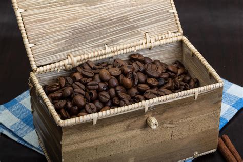 Roasted coffee beans 12075299 Stock Photo at Vecteezy