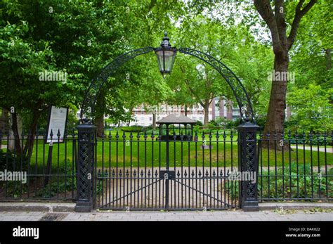 Portman square gardens marylebone hi-res stock photography and images ...