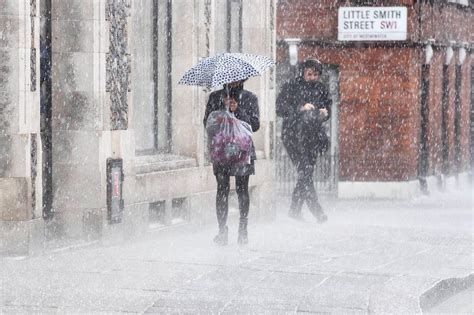 London weather forecast: Thunderstorms to bring scorching UK heatwave to a wet and windy end ...