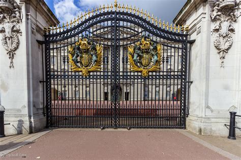 Buckingham Palace Gates by CyclicalCore on DeviantArt