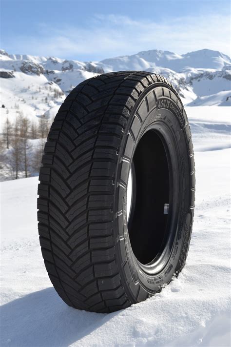 Michelin launches Agilis CrossClimate van and light truck tyre for safe ...