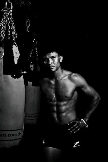 Muay Thai Boxing: Buakaw - Photo Gallery | Kickboxing | Training| Thai ...