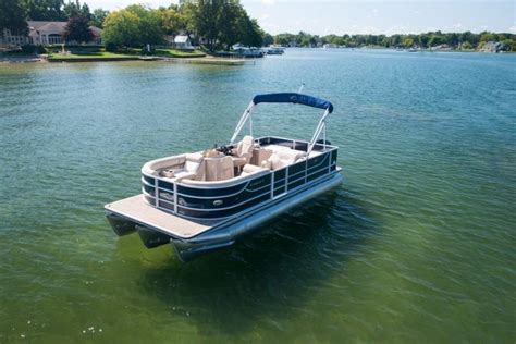 Research 2014 - Crest Pontoon Boats - Crest II 210 on iboats.com