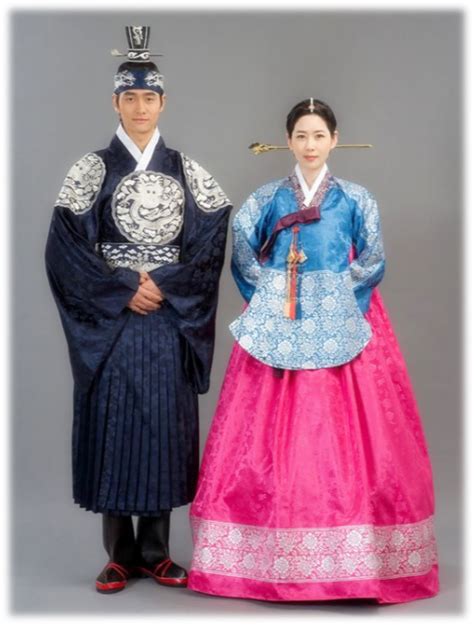 hanbok couple traditional | Korean traditional dress, Traditional korean clothing, Traditional ...