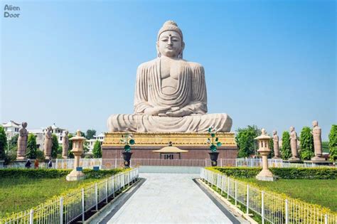 10 Most Important Spiritual Places In India | Alien Door | Bodh gaya, Cool places to visit ...