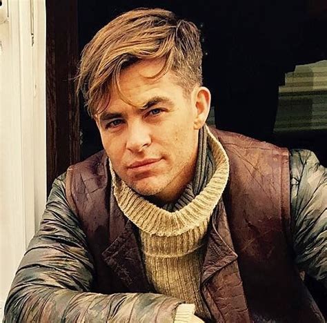 Chris Pine as Steve Trevor in 'Wonder Woman' - The Flyboy look