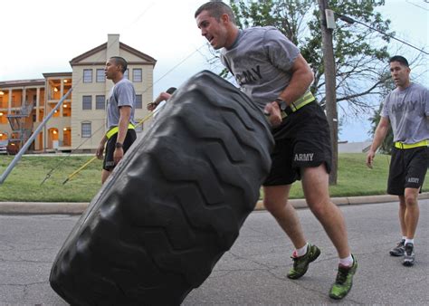 Ranger PT challenges field artillery students | Article | The United ...