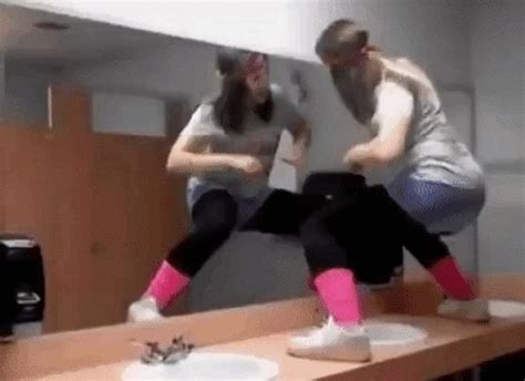 Dancing Fails (15 gifs)