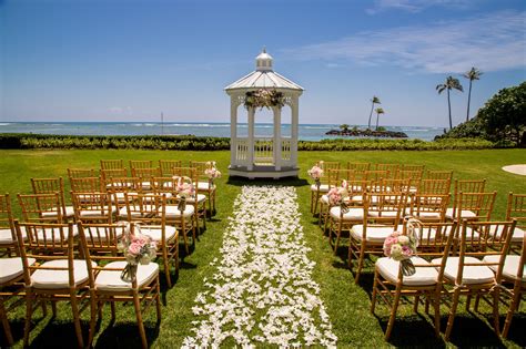 Your gorgeous Hawaiian outdoor wedding awaits. | Honolulu wedding, Oahu wedding venues, Oahu wedding