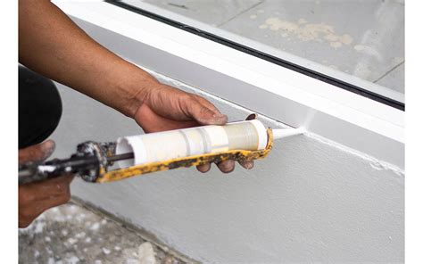 How to caulk windows