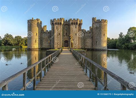 Moat Of A Castle Royalty-Free Stock Photo | CartoonDealer.com #20990709