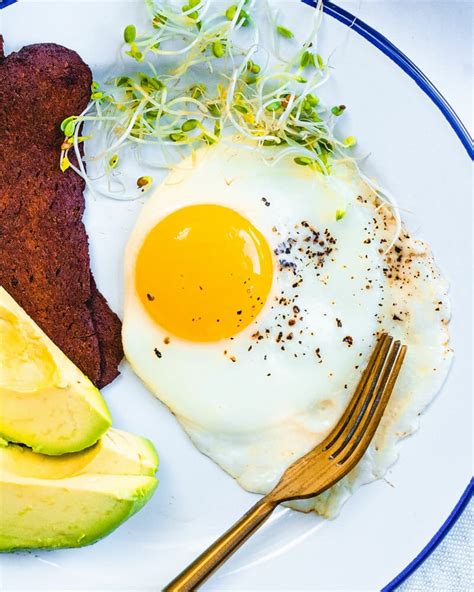 How to Make Sunny Side Up Eggs (Perfectly!) – A Couple Cooks