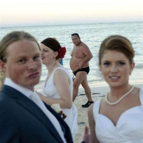 Hilarious Examples of Unexpected Wedding Photobombs (43 pics) - Izismile.com