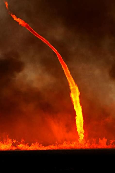 Un remolino de fuego, también llamado tornado de fuego, es un raro ...