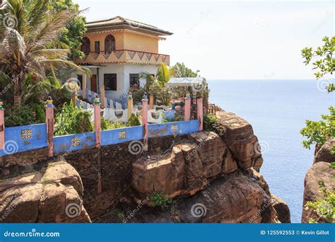 Koneswaram Kovil Temple and Swami Rock Trincomalee Sri Lanka Stock Image - Image of building ...