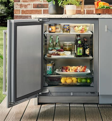 Designer Undercounter | Sub-Zero 24" Outdoor Refrigerator DEU2450RO