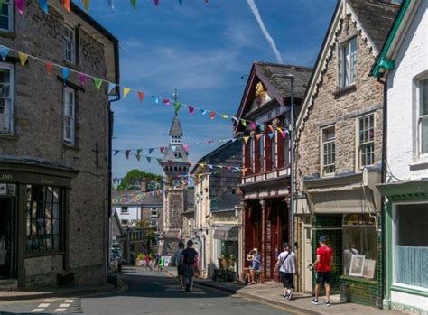 Hay-on-Wye - Camping Brecon Beacons | Cwmdu Caravan and Campsite