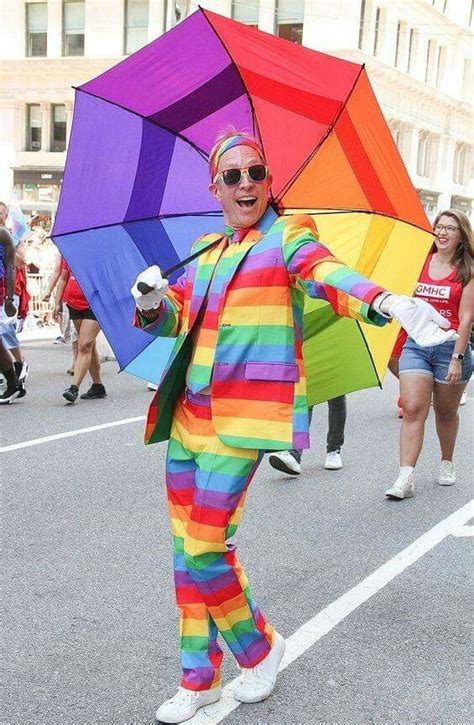 Pin en Colores | Desfile orgullo gay, Fotografía feminismo, Ropa de baile