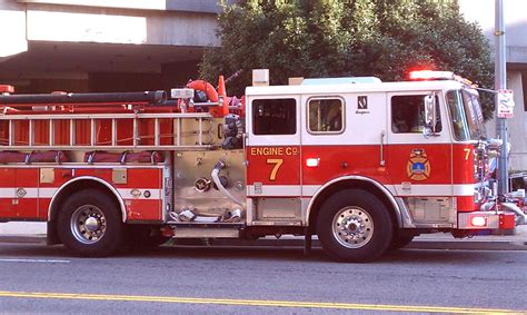 File:DCFD Fire Department fire truck - 2010-09-07.jpg - Wikipedia