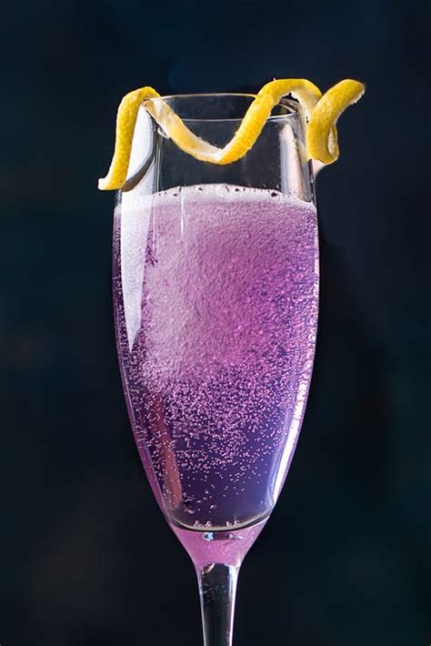 20 Best Champagne Cocktails - Easy Champagne Drink Recipes We Love