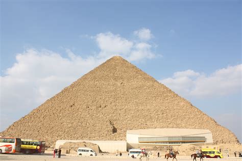 File:Great Pyramid of Giza 2010 from south.jpg - Wikimedia Commons