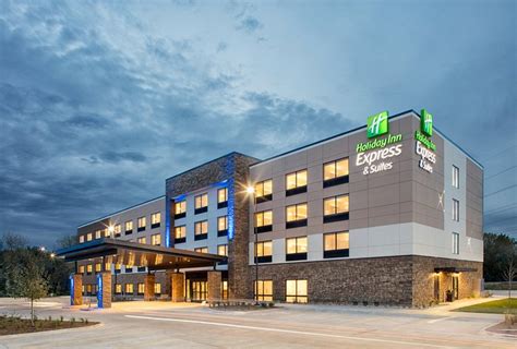 HOLIDAY INN EXPRESS & SUITES EAST PEORIA - RIVERFRONT, AN IHG HOTEL - Updated 2024 Prices ...