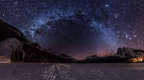 The night sky at Emerald Lake, BC on a cold winter night [OC][1920x1080] : r/EarthPorn